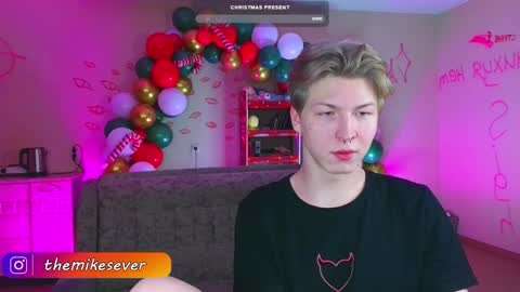 Snapshot of themikesever chatting on December 19, 6:23 pm Sever online show from December 19, 6:23 pm