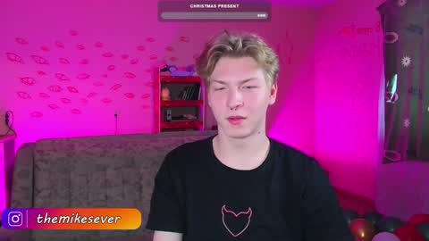 Snapshot of themikesever chatting on December 15, 4:40 am Sever online show from December 15, 4:40 am
