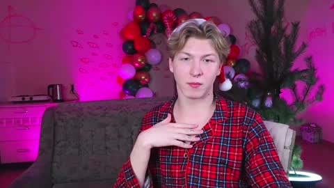 Snapshot of themikesever chatting on December 31, 5:07 pm Sever online show from December 31, 5:07 pm
