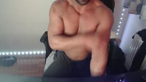 TheMuscleFactory online show from November 8, 1:20 am