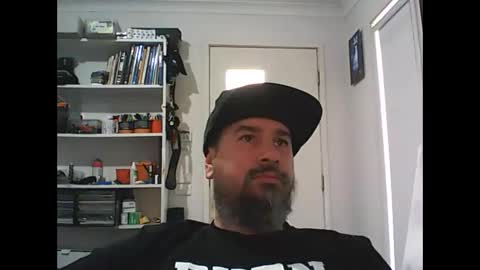 Snapshot of theozbeardguy chatting on October 16, 1:57 am aussiebeard online show from October 16, 1:57 am