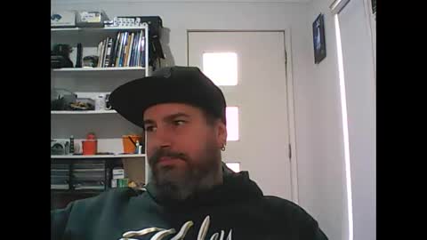 Snapshot of theozbeardguy chatting on September 10, 3:27 am aussiebeard online show from September 10, 3:27 am
