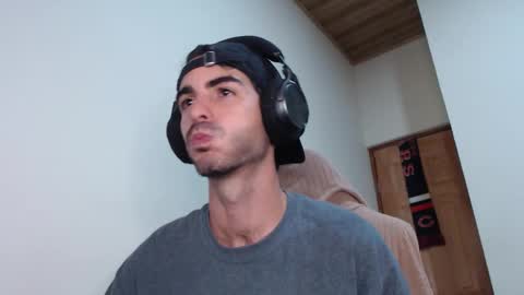 Santiago Enrique online show from March 12, 6:54 am