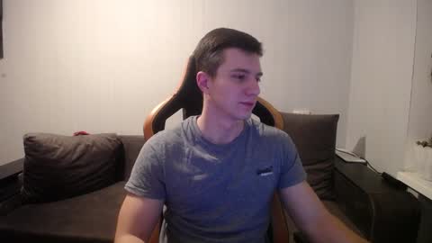 Snapshot of theroadtomars chatting on December 10, 9:22 pm Nick online show from December 10, 9:22 pm