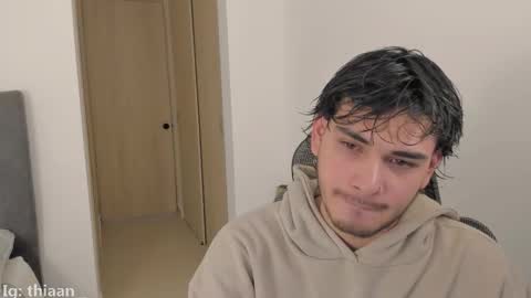 thiaan__ online show from November 16, 8:22 pm