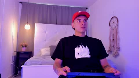 Thiago  online show from April 6, 12:17 pm