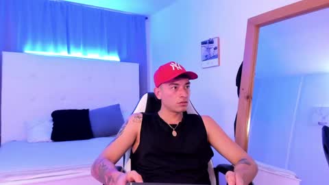 Thiago  online show from April 15, 1:11 pm