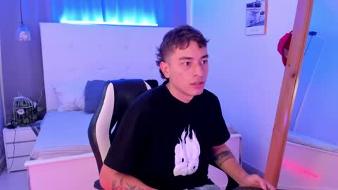 Thiago  online show from April 16, 12:27 pm