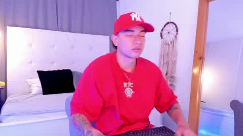 Thiago  online show from April 4, 12:13 pm