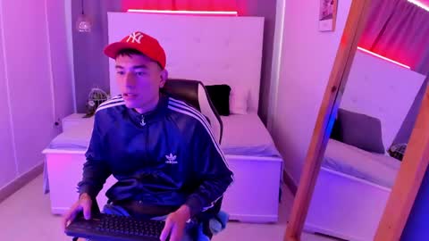 Thiago  online show from April 13, 1:34 pm