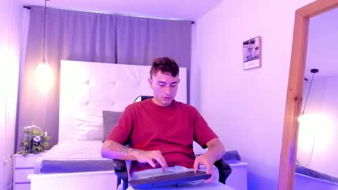 Thiago  online show from April 10, 12:12 pm