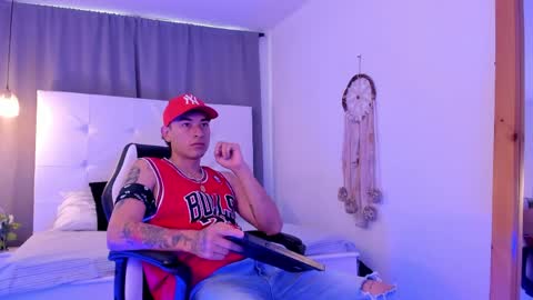 Thiago  online show from April 8, 12:36 pm