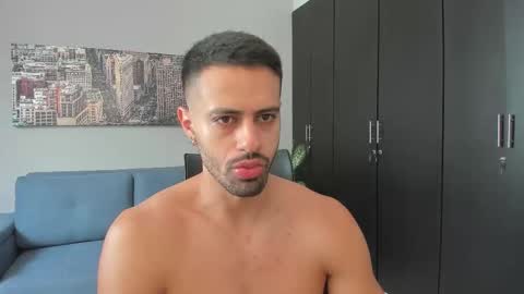 thiago_driussi online show from October 5, 2:43 pm