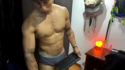 thiago_happy online show from March 31, 1:40 am