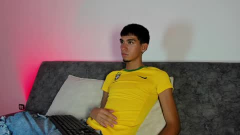 Thiago online show from April 9, 3:04 am