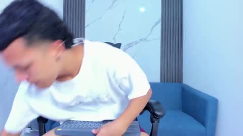 Snapshot of thiagocollin chatting on September 19, 11:04 pm THGIAGO online show from September 19, 11:04 pm