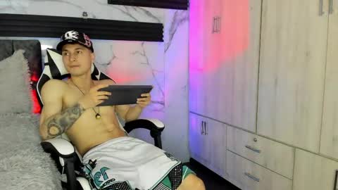 thiagoferrerohot online show from April 1, 5:21 pm