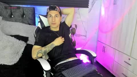 thiagoferrerohot online show from April 10, 12:12 pm