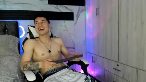 thiagoferrerohot online show from April 8, 7:55 pm