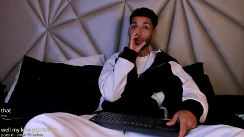 ThiagoFerreti online show from April 6, 1:13 am