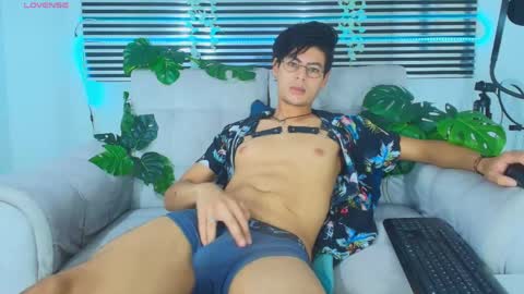 Thiago Saenzz online show from May 25, 2:12 pm