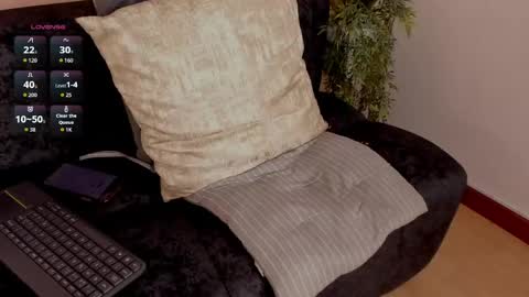 Thomas Eliott   independent model online show from April 16, 9:50 pm