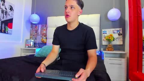 ---Thomas--- online show from March 11, 3:59 am