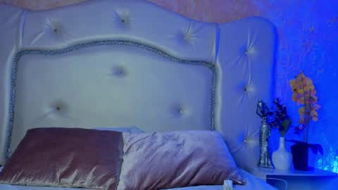 Thomas and Faon  online show from April 3, 11:01 pm