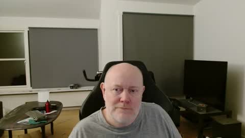 thomash32 online show from November 12, 4:18 am