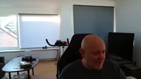 thomash32 online show from November 21, 1:10 pm