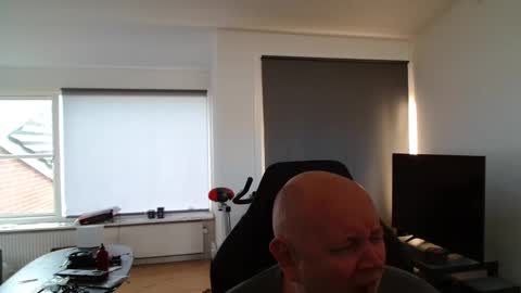 thomash32 online show from November 26, 1:36 pm