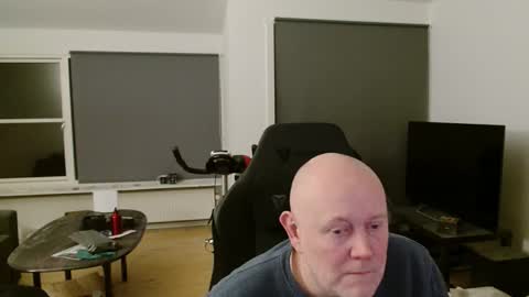 thomash32 online show from November 19, 9:58 pm