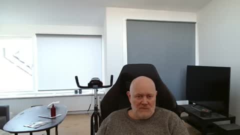 Snapshot of thomash32 chatting on October 19, 10:18 am thomash32 online show from October 19, 10:18 am