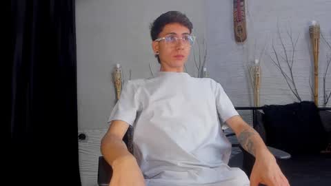 ThomasJones   online show from February 23, 11:50 am