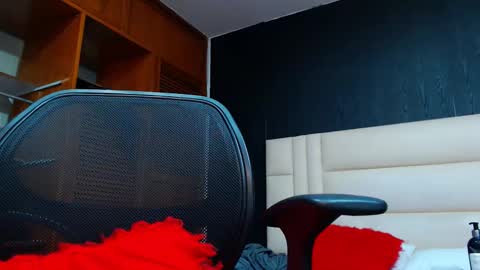 Snapshot of thomasturner_ chatting on September 18, 12:23 am Thomas Turner online show from September 18, 12:23 am