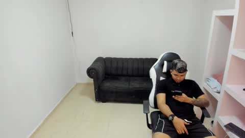 thomson_hot01 online show from February 15, 7:51 am