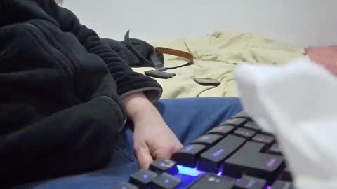 toloneo1 online show from April 1, 2:03 pm