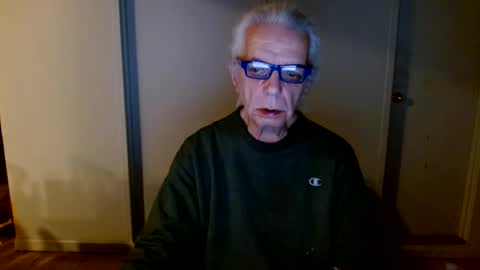 Snapshot of tom112292014 chatting on January 18, 11:32 am tom112292014 online show from January 18, 11:32 am