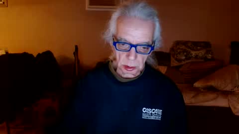 Snapshot of tom112292014 chatting on March 9, 3:23 am tom112292014 online show from March 9, 3:23 am