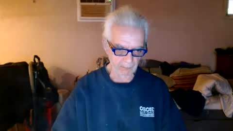 Snapshot of tom112292014 chatting on December 14, 1:38 pm tom112292014 online show from December 14, 1:38 pm