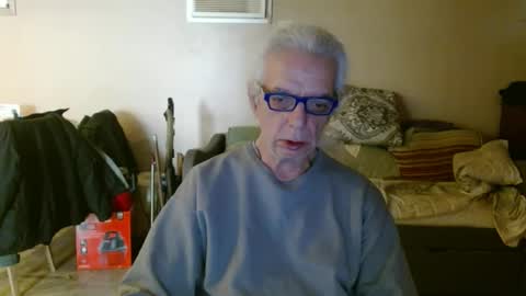 Snapshot of tom112292014 chatting on February 21, 4:16 pm tom112292014 online show from February 21, 4:16 pm