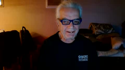 Snapshot of tom112292014 chatting on January 4, 12:49 pm tom112292014 online show from January 4, 12:49 pm