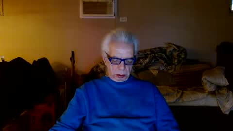 Snapshot of tom112292014 chatting on February 12, 12:33 pm tom112292014 online show from February 12, 12:33 pm