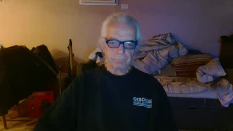 Snapshot of tom112292014 chatting on March 11, 12:17 pm tom112292014 online show from March 11, 12:17 pm