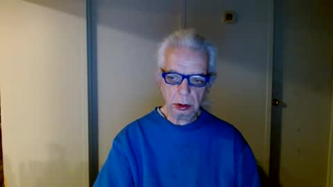 Snapshot of tom112292014 chatting on February 10, 10:31 am tom112292014 online show from February 10, 10:31 am