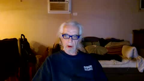 Snapshot of tom112292014 chatting on December 14, 2:01 am tom112292014 online show from December 14, 2:01 am