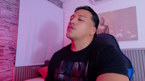 Tom muscle1 online show from April 5, 12:12 pm