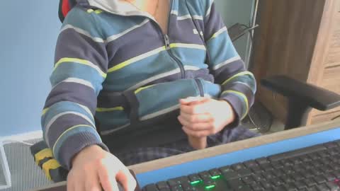 tomin3m online show from March 2, 8:05 am