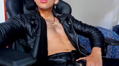 Twitter BreddTommy IG tommy bredd online show from January 24, 6:25 pm