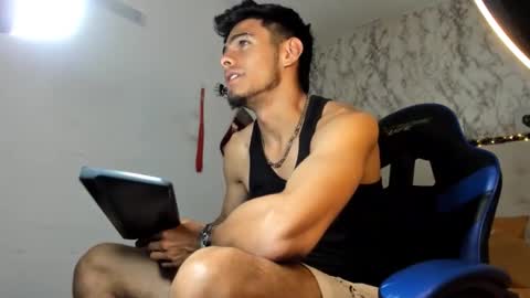 tomwagner_ online show from December 21, 3:42 pm